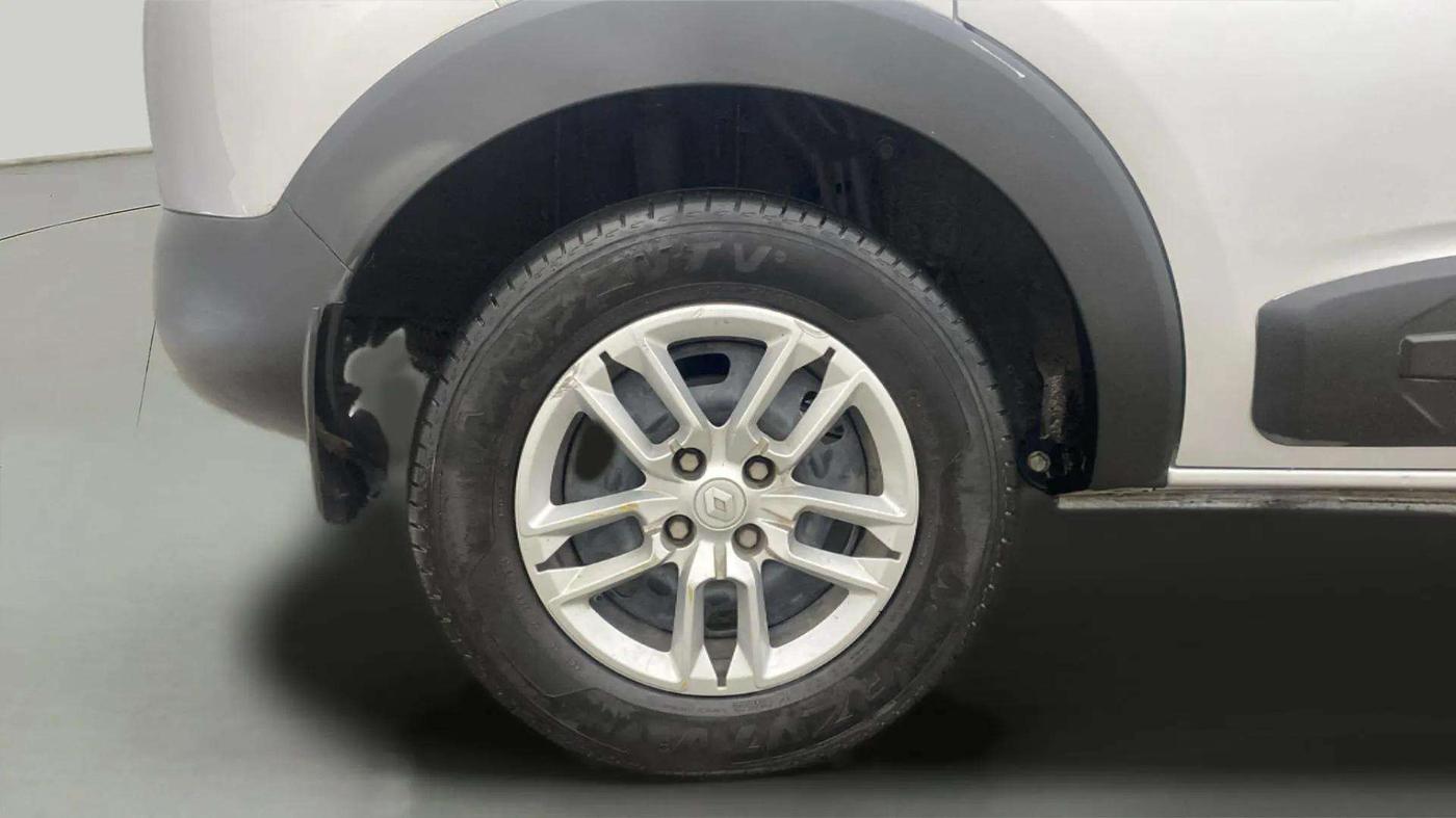 2021 Renault TRIBER RXT, Petrol, Manual, 36,329 km, Right Rear Wheel