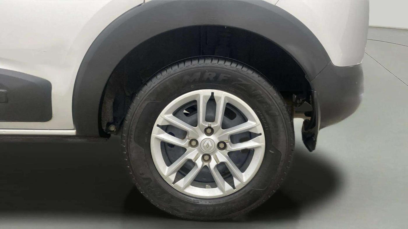 2021 Renault TRIBER RXT, Petrol, Manual, 36,329 km, Left Rear Wheel