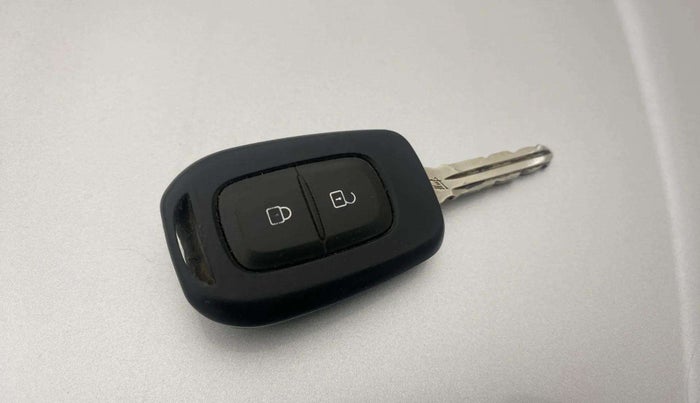 2021 Renault TRIBER RXT, Petrol, Manual, 36,299 km, Key Close Up