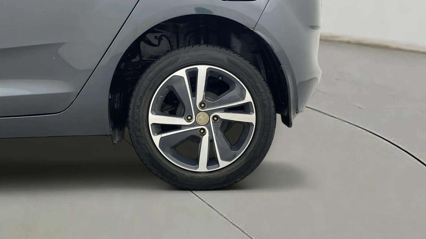 2020 Tata ALTROZ XZ PETROL, Petrol, Manual, 50,328 km, Left Rear Wheel