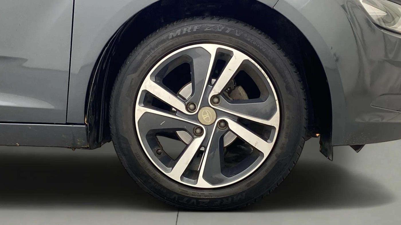 2020 Tata ALTROZ XZ PETROL, Petrol, Manual, 50,328 km, Right Front Wheel