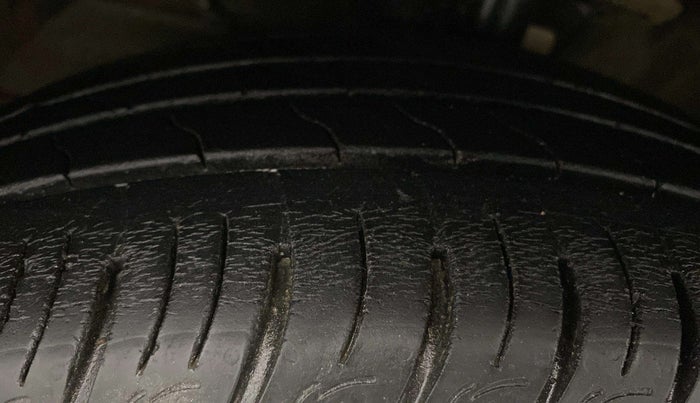 2020 Maruti Ertiga VXI CNG, CNG, Manual, 61,382 km, Left Front Tyre Tread