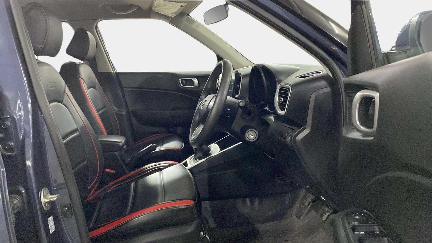 2020 Hyundai VENUE S 1.2, Petrol, Manual, 33,406 km, Right Side Front Door Cabin