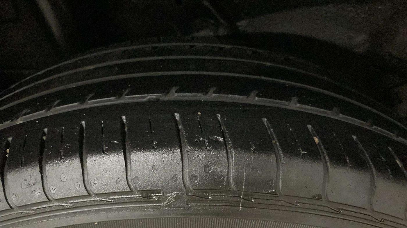2020 Hyundai VENUE S 1.2, Petrol, Manual, 33,406 km, Left Rear Tyre Tread