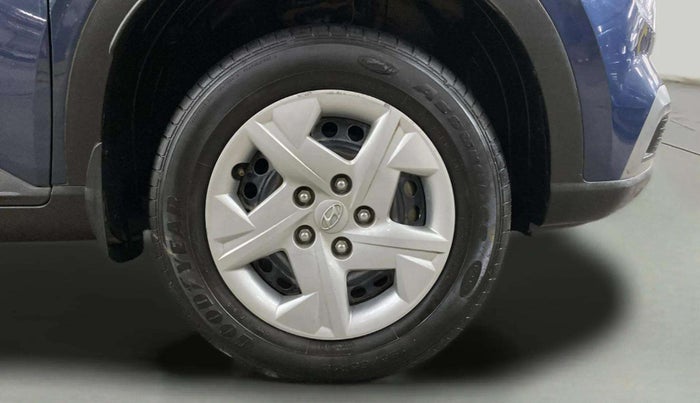 2020 Hyundai VENUE S 1.2, Petrol, Manual, 33,406 km, Right Front Wheel