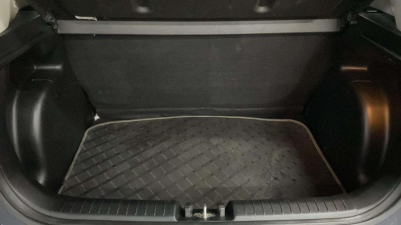 2020 Hyundai VENUE S 1.2, Petrol, Manual, 33,406 km, Boot Inside