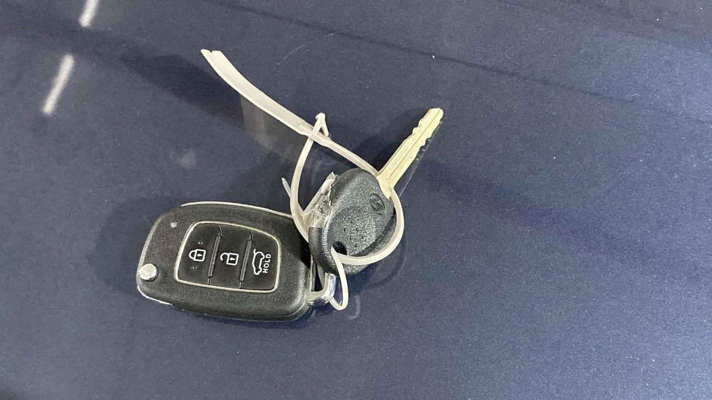 2020 Hyundai VENUE S 1.2, Petrol, Manual, 33,406 km, Key Close Up
