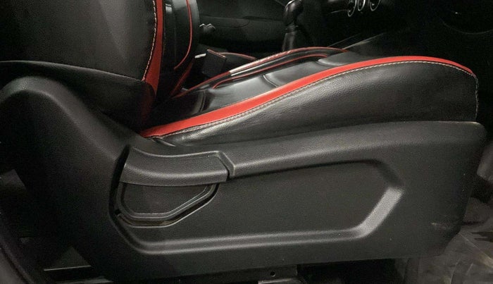 2020 Hyundai VENUE S 1.2, Petrol, Manual, 33,406 km, Driver Side Adjustment Panel