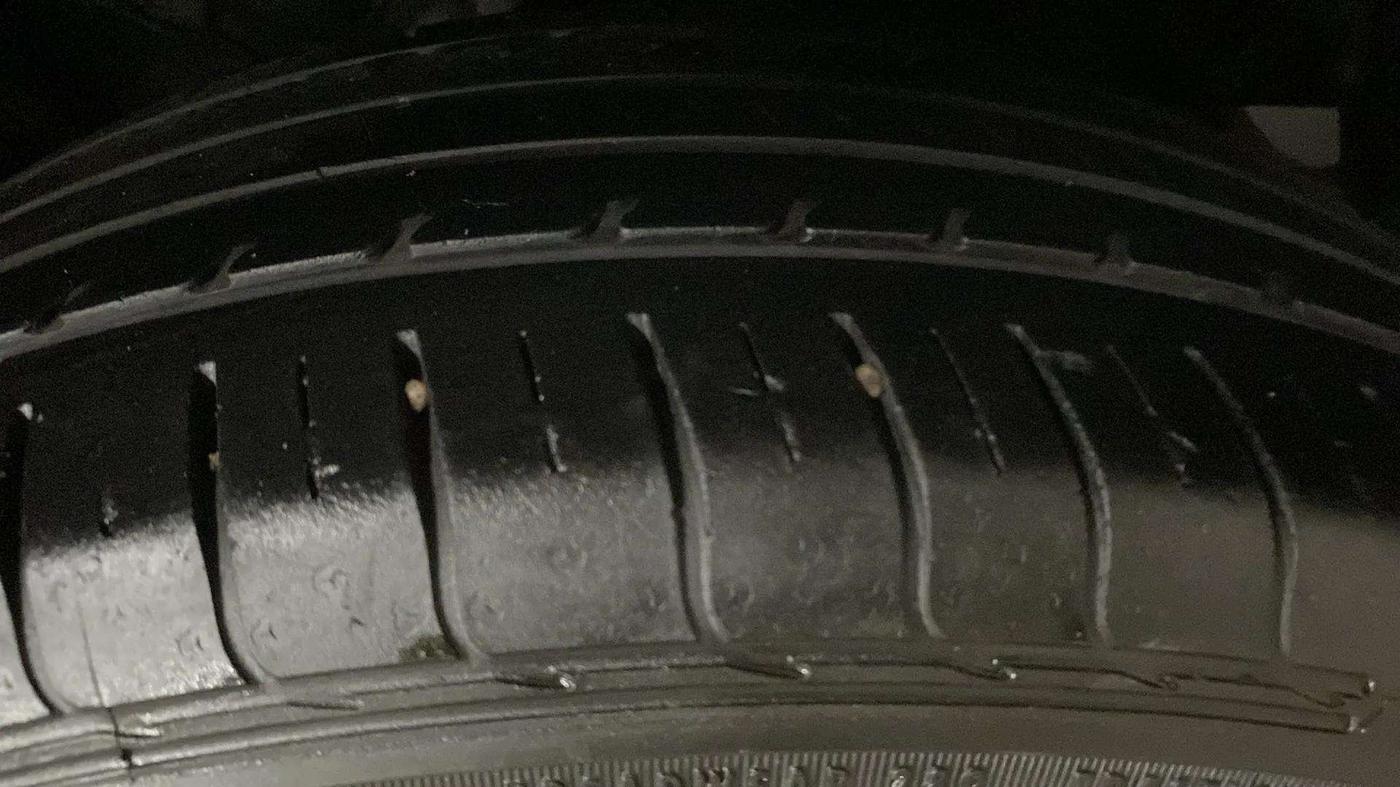 2020 Hyundai VENUE S 1.2, Petrol, Manual, 33,406 km, Right Rear Tyre Tread