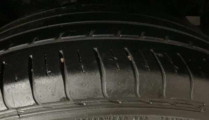 2020 Hyundai VENUE S 1.2, Petrol, Manual, 33,406 km, Right Rear Tyre Tread