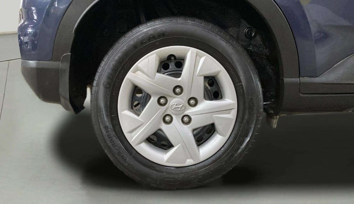 2020 Hyundai VENUE S 1.2, Petrol, Manual, 33,406 km, Right Rear Wheel