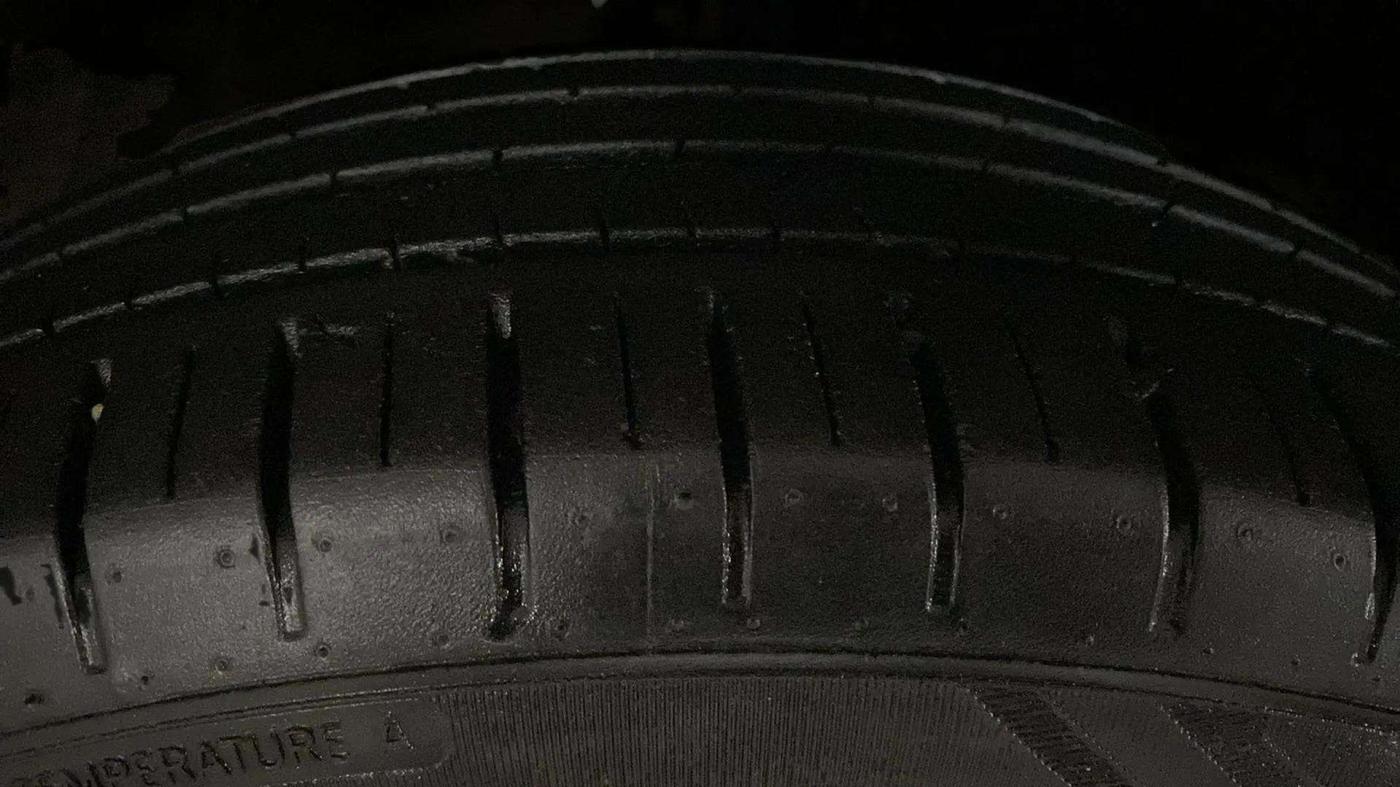 2024 Maruti Baleno  ZETA CNG 1.2L, CNG, Manual, 41,406 km, Right Front Tyre Tread