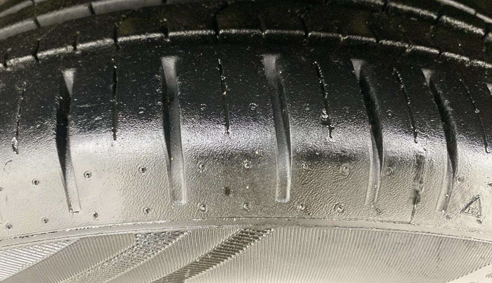 2022 Maruti Baleno ZETA 1.2 AGS, Petrol, Automatic, 19,042 km, Left Front Tyre Tread