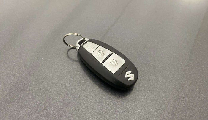 2015 Maruti Baleno ZETA PETROL 1.2, Petrol, Manual, 39,916 km, Key Close Up