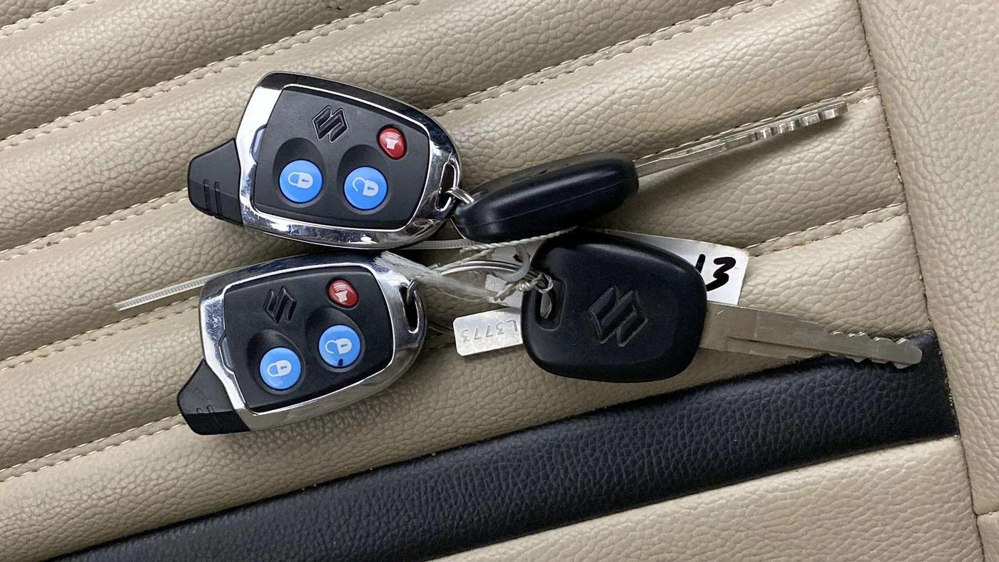 2023 Maruti Dzire LXI, Petrol, Manual, 10,433 km, Key Close Up