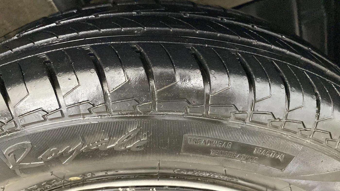 2023 Maruti Dzire LXI, Petrol, Manual, 10,433 km, Right Front Tyre Tread
