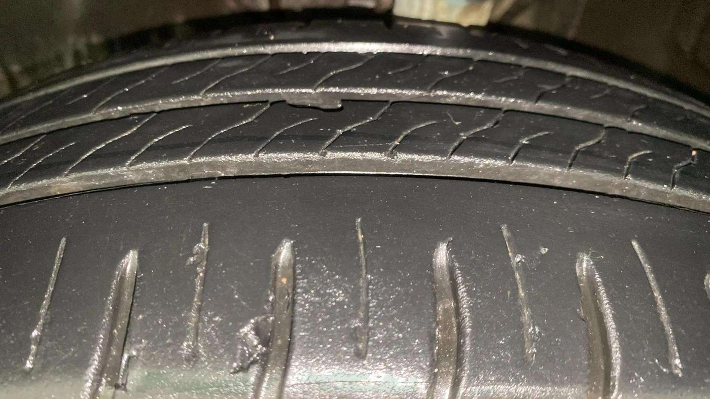 2023 Tata ALTROZ XZA PLUS, Petrol, Automatic, 9,943 km, Left Front Tyre Tread
