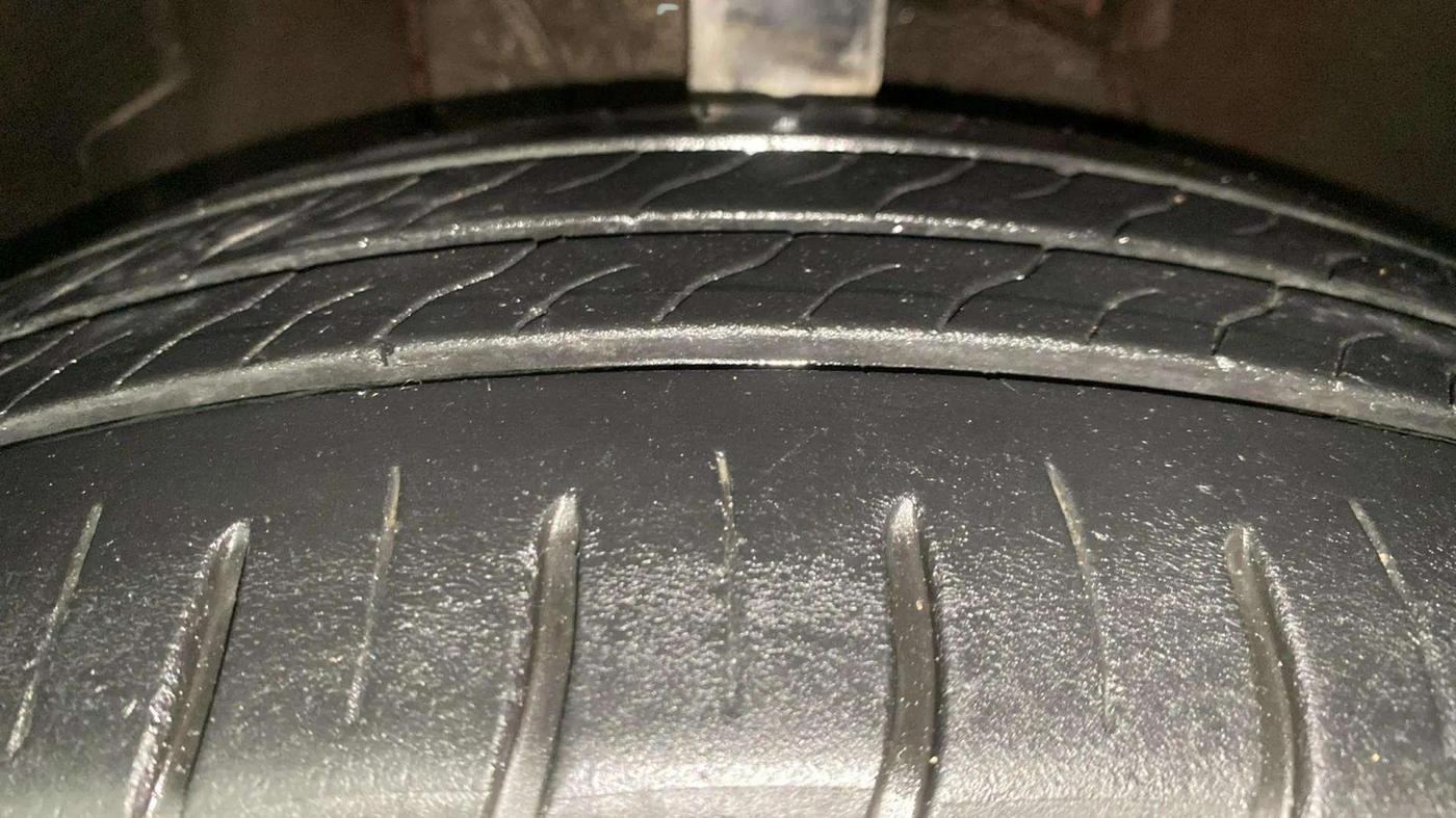 2023 Tata ALTROZ XZA PLUS, Petrol, Automatic, 9,943 km, Right Front Tyre Tread