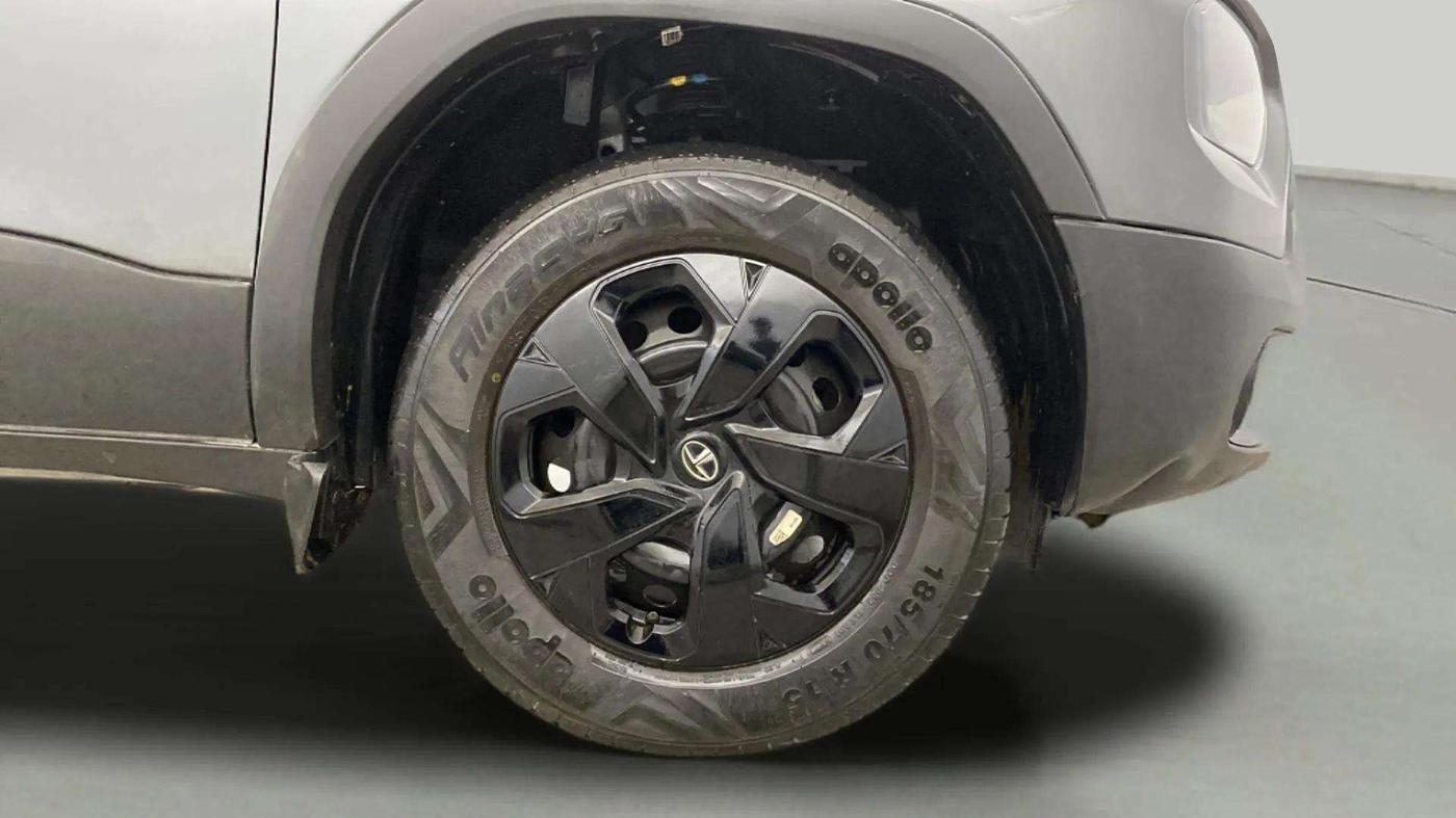 2024 Tata PUNCH PURE MT, Petrol, Manual, 8,807 km, Right Front Wheel