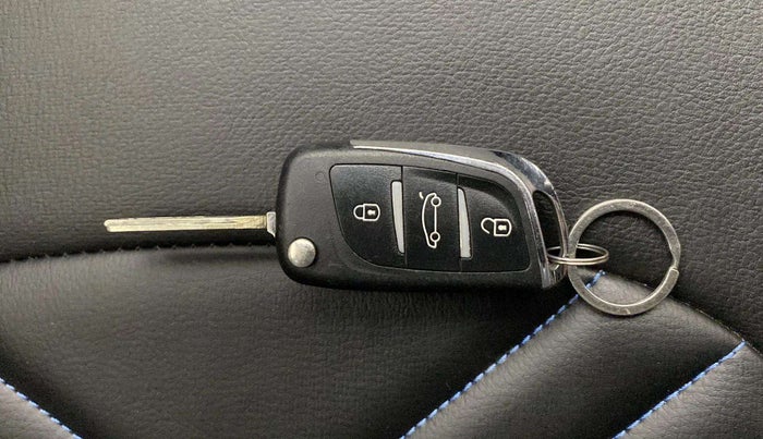 2024 Tata PUNCH PURE MT, Petrol, Manual, 8,648 km, Key Close Up
