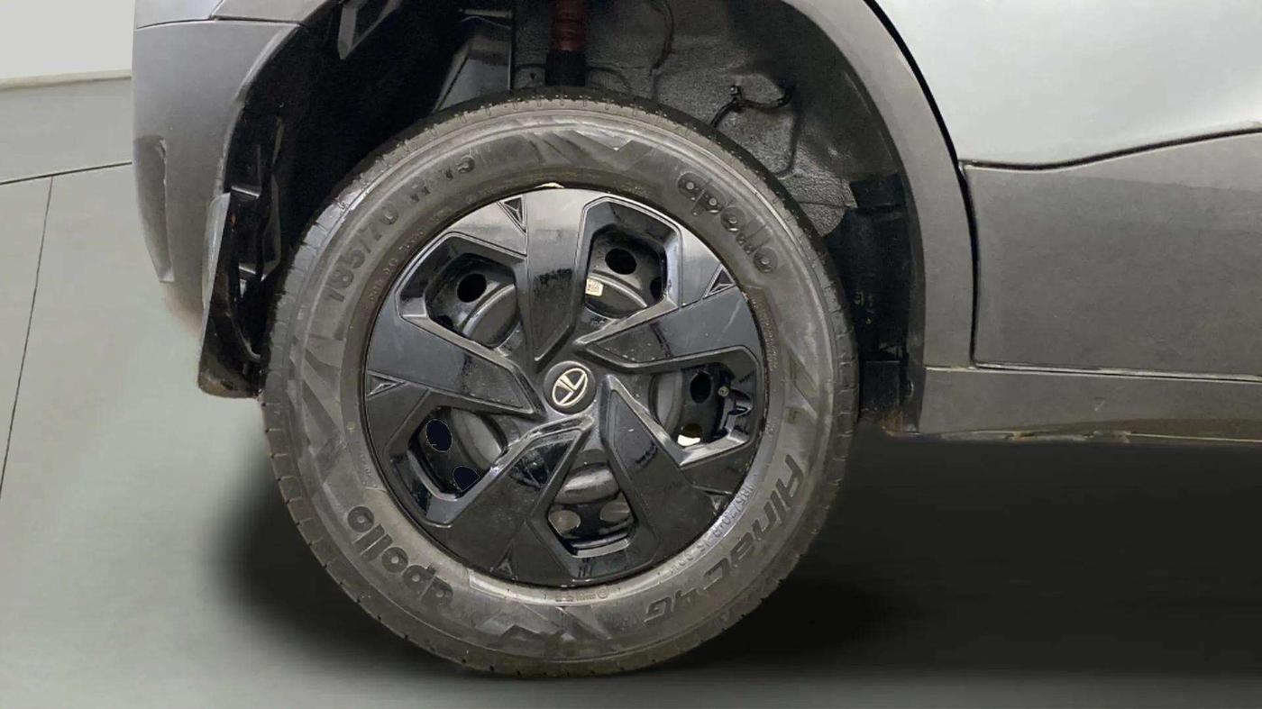 2024 Tata PUNCH PURE MT, Petrol, Manual, 8,807 km, Right Rear Wheel