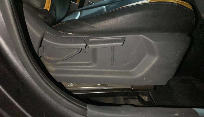 2022 Hyundai GRAND I10 NIOS SPORTZ 1.2 KAPPA VTVT, Petrol, Manual, 16,232 km, Driver Side Adjustment Panel