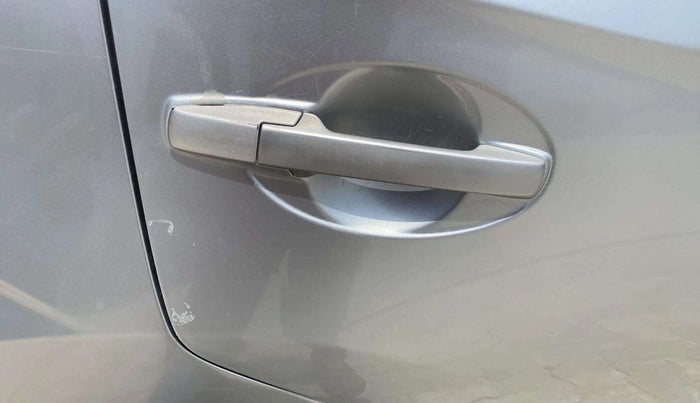 2014 Honda Brio S MT, Petrol, Manual, 42,501 km, Right rear door - Minor scratches