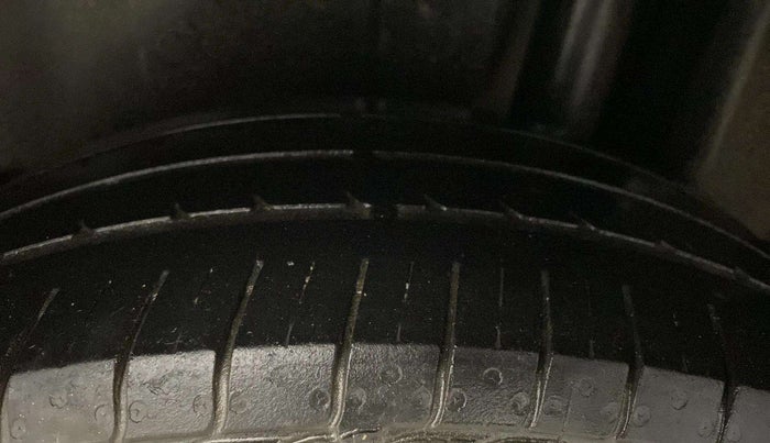 2018 Maruti Ciaz DELTA 1.4 MT PETROL, Petrol, Manual, 94,032 km, Left Rear Tyre Tread