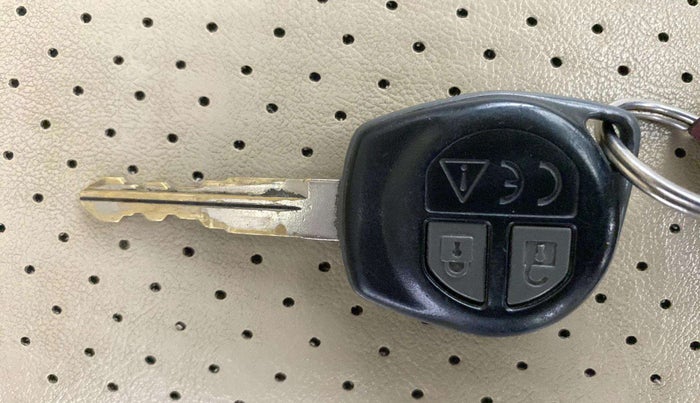 2018 Maruti Ciaz DELTA 1.4 MT PETROL, Petrol, Manual, 94,032 km, Key Close Up