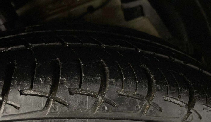 2018 Maruti Ciaz DELTA 1.4 MT PETROL, Petrol, Manual, 94,032 km, Right Front Tyre Tread