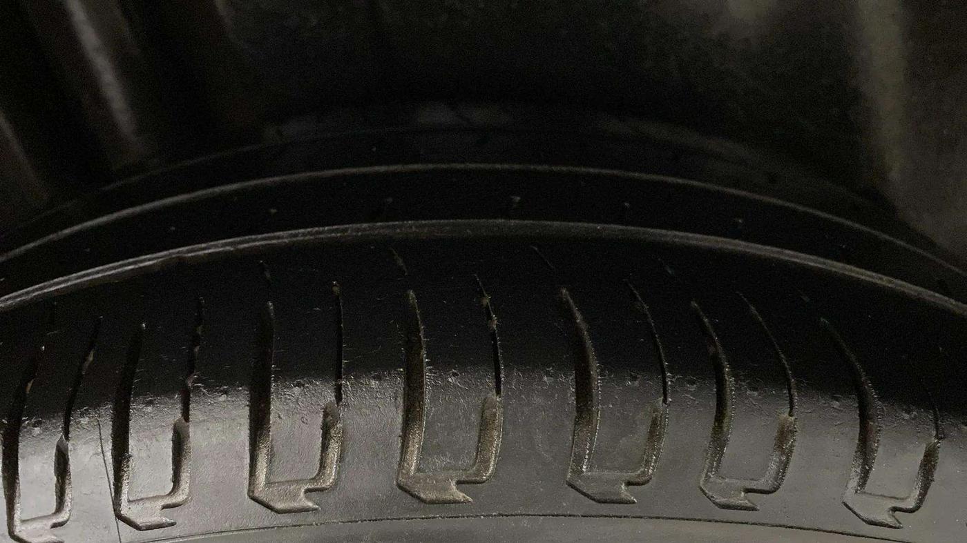 2018 Maruti Ciaz DELTA 1.4 MT PETROL, Petrol, Manual, 94,032 km, Right Rear Tyre Tread