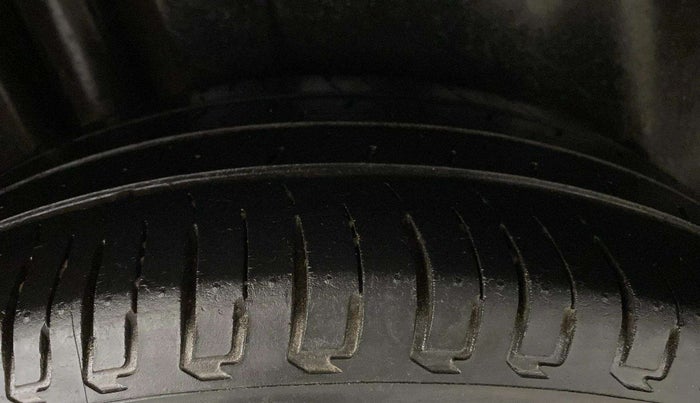 2018 Maruti Ciaz DELTA 1.4 MT PETROL, Petrol, Manual, 94,032 km, Right Rear Tyre Tread