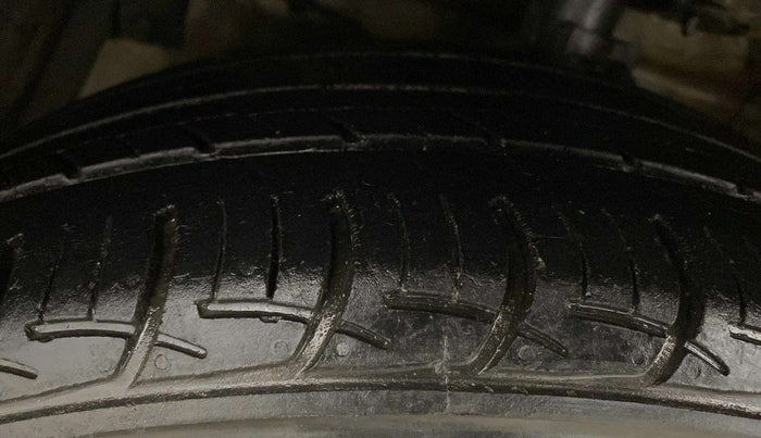 2018 Maruti Ciaz DELTA 1.4 MT PETROL, Petrol, Manual, 94,032 km, Left Front Tyre Tread