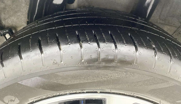 2023 Hyundai Verna SX (O)1.5 VTVT, Petrol, Manual, 40,360 km, Left Rear Tyre Tread