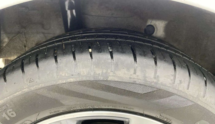 2023 Hyundai Verna SX (O)1.5 VTVT, Petrol, Manual, 40,360 km, Right Rear Tyre Tread
