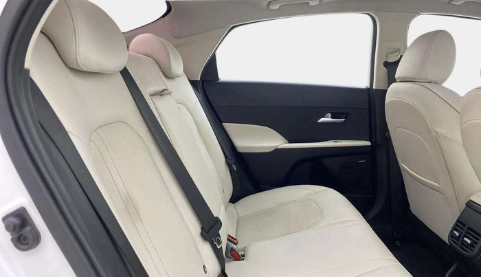 2023 Hyundai Verna SX (O)1.5 VTVT, Petrol, Manual, 40,360 km, Right Side Rear Door Cabin