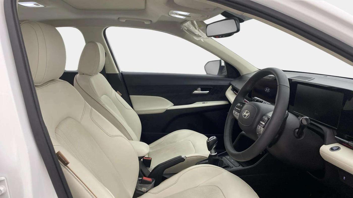 2023 Hyundai Verna SX (O)1.5 VTVT, Petrol, Manual, 40,360 km, Right Side Front Door Cabin