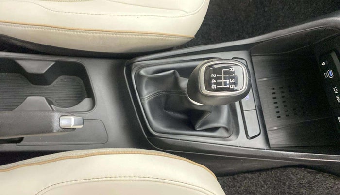 2023 Hyundai Verna SX (O)1.5 VTVT, Petrol, Manual, 40,360 km, Gear Lever