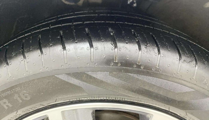 2023 Hyundai Verna SX (O)1.5 VTVT, Petrol, Manual, 40,360 km, Left Front Tyre Tread