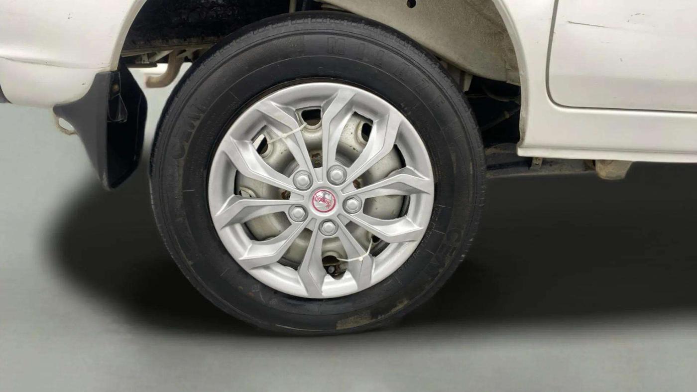 2021 Maruti Eeco 5 STR AC (O), Petrol, Manual, 36,705 km, Right Rear Wheel