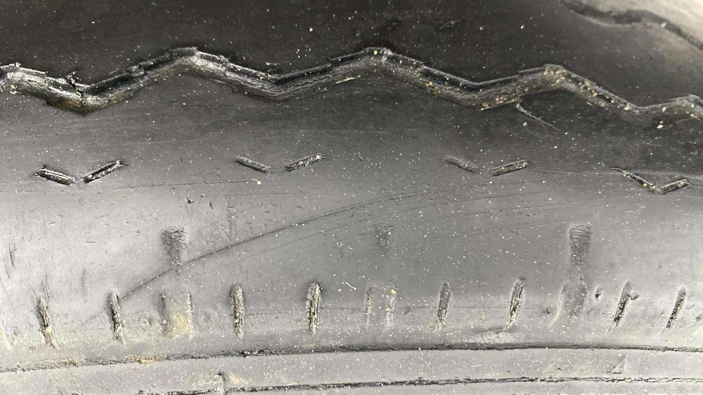 2021 Maruti Eeco 5 STR AC (O), Petrol, Manual, 36,705 km, Left Rear Tyre Tread