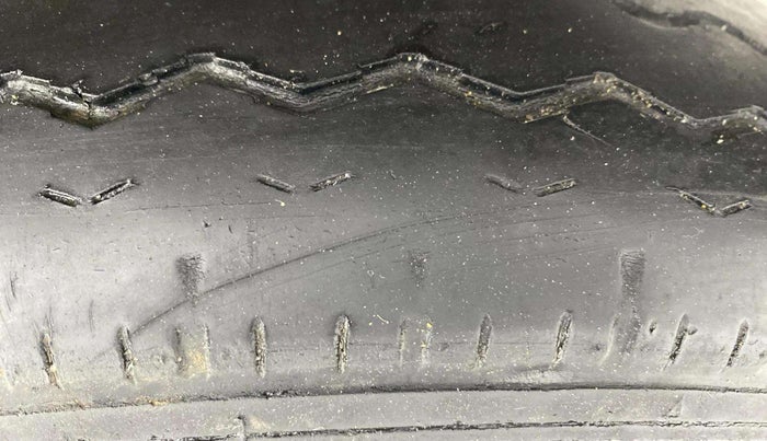 2021 Maruti Eeco 5 STR AC (O), Petrol, Manual, 36,527 km, Left Rear Tyre Tread