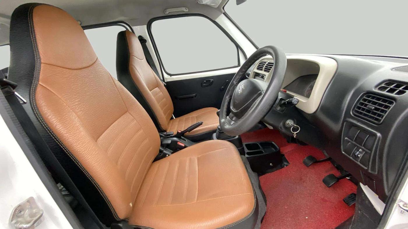 2021 Maruti Eeco 5 STR AC (O), Petrol, Manual, 36,705 km, Right Side Front Door Cabin