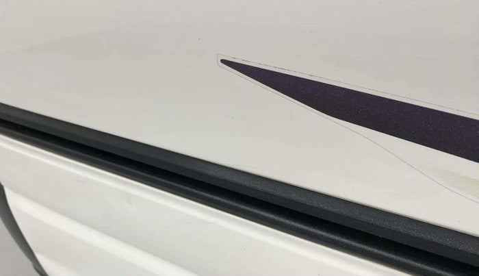 2021 Maruti Eeco 5 STR AC (O), Petrol, Manual, 36,527 km, Right quarter panel - Minor scratches