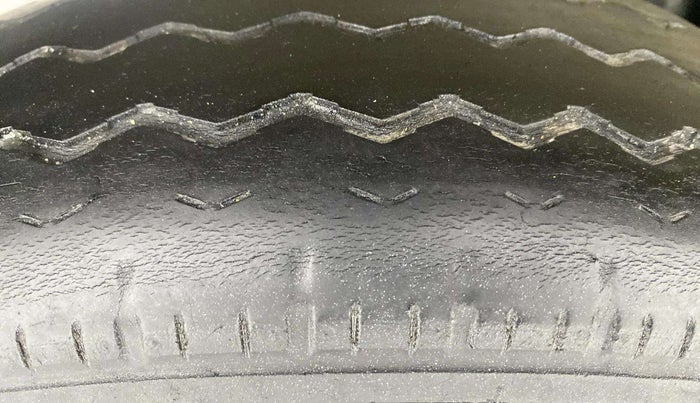 2021 Maruti Eeco 5 STR AC (O), Petrol, Manual, 36,527 km, Right Rear Tyre Tread