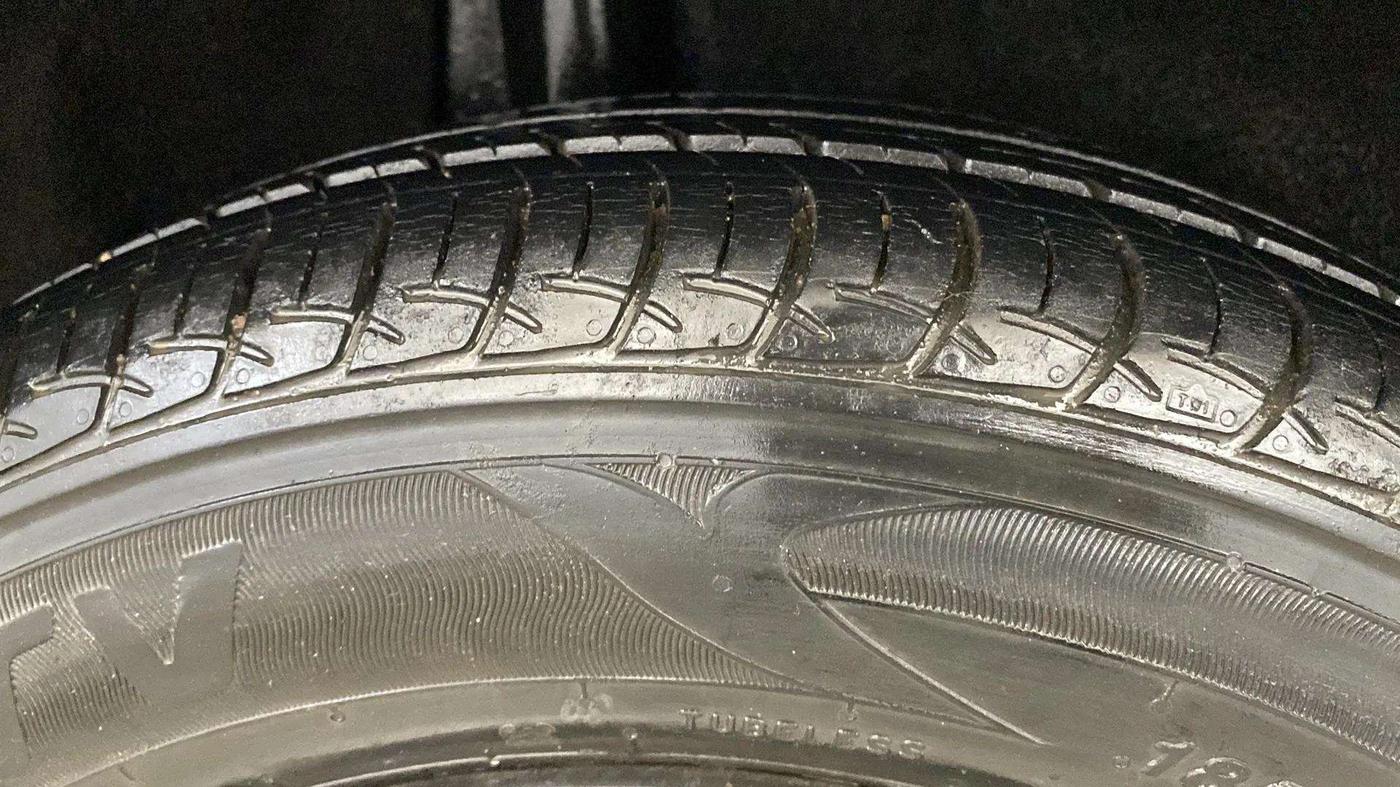 2018 Maruti Baleno DELTA PETROL 1.2, Petrol, Manual, 37,734 km, Left Front Tyre Tread