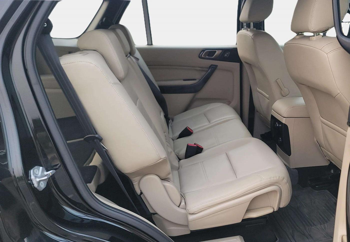 2021 Ford Endeavour TITANIUM PLUS 2.0 4X4 AT SUNROOF, Diesel, Automatic, 79,640 km, Right Side Rear Door Cabin