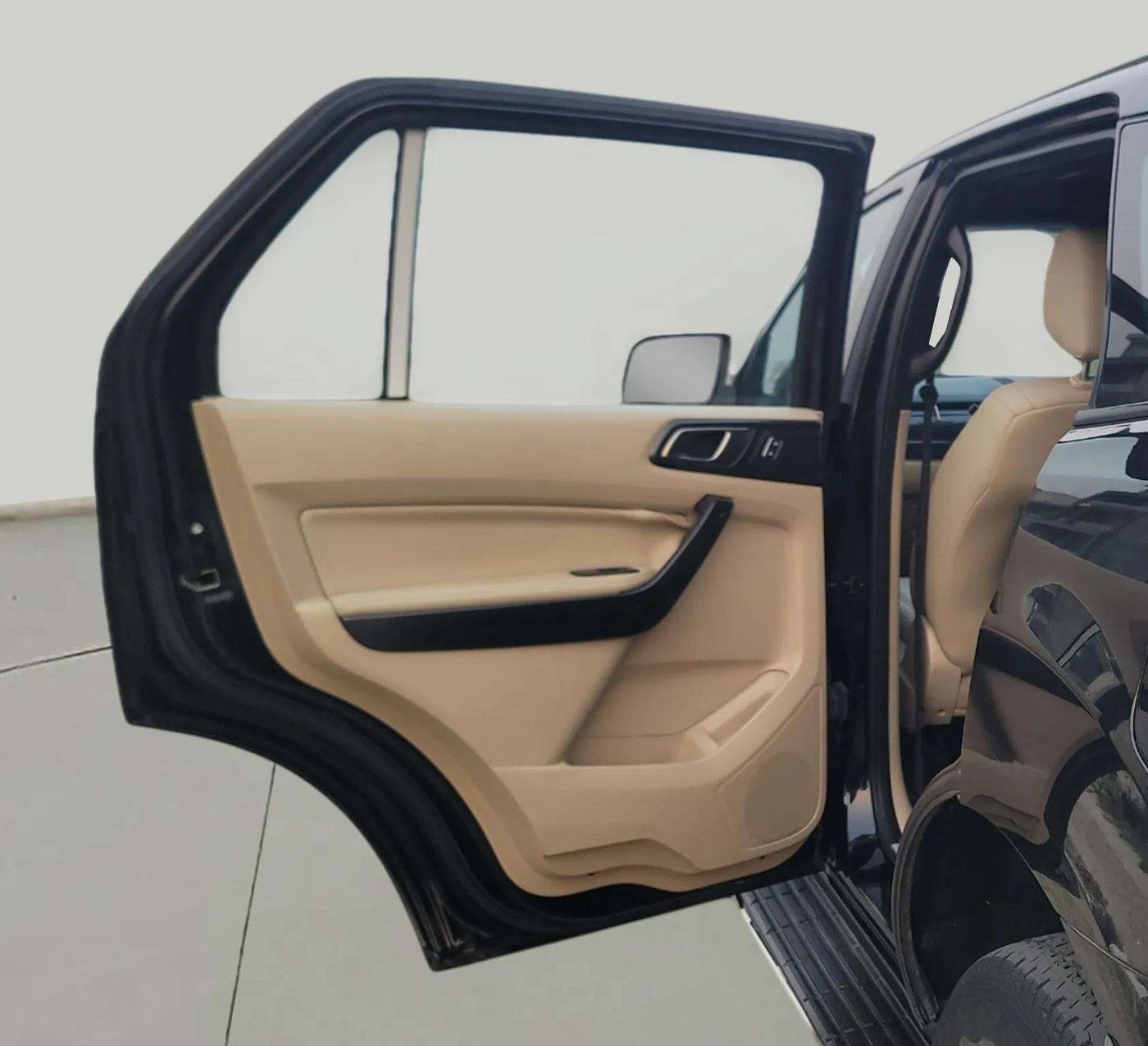 2021 Ford Endeavour TITANIUM PLUS 2.0 4X4 AT SUNROOF, Diesel, Automatic, 79,640 km, LHS Rear Door