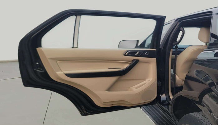 2021 Ford Endeavour TITANIUM PLUS 2.0 4X4 AT SUNROOF, Diesel, Automatic, 79,640 km, LHS Rear Door