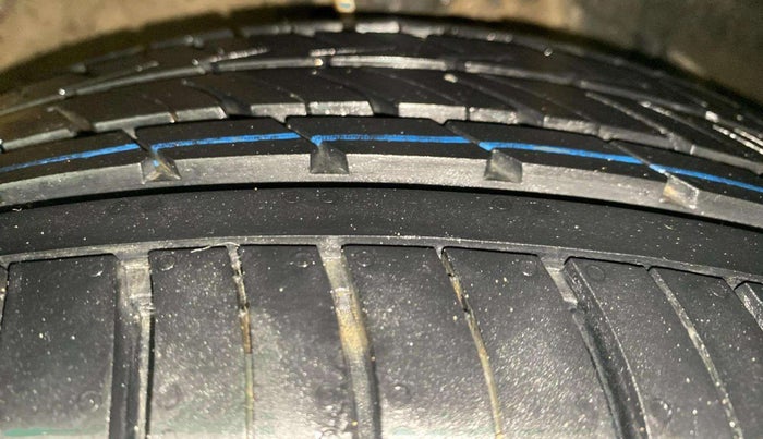 2021 Toyota Glanza V CVT, Petrol, Automatic, 75,665 km, Right Front Tyre Tread